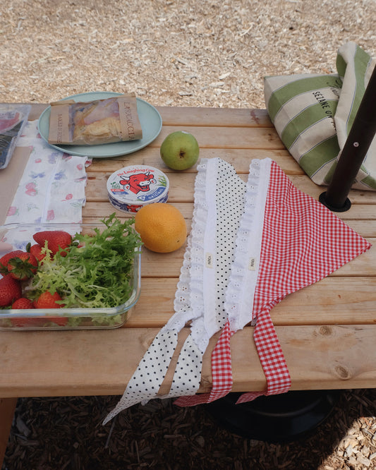 🦢White polka-dot lace trimmed head scarf